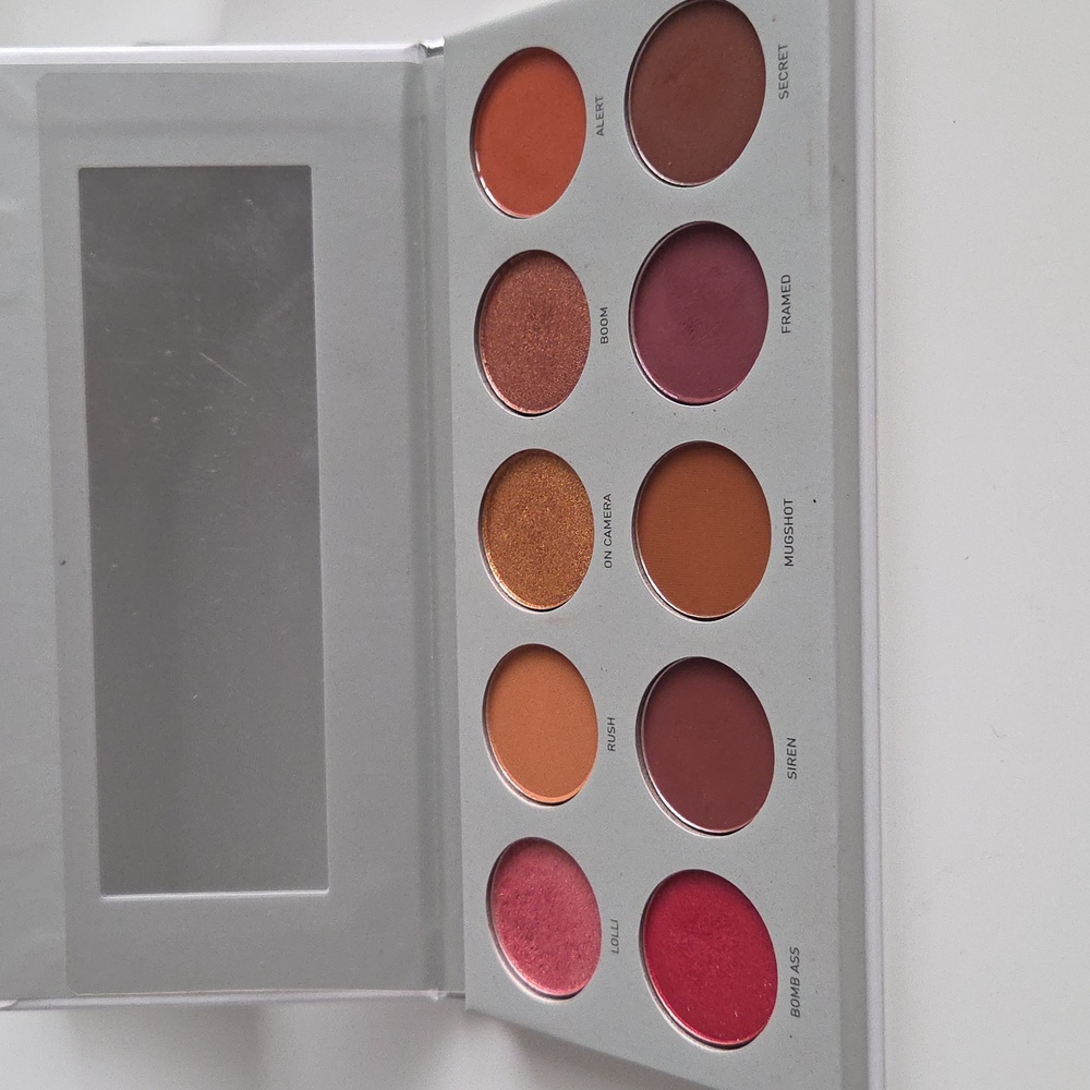 MORPHE X JACLYN HILL RING THE ALARM EYESHADOW PALETTE (NEW WITH TAGS)